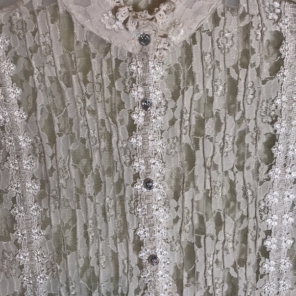 Ladies shabby chic top   Crystal buttons and lace make this top - Picture 2 of 9